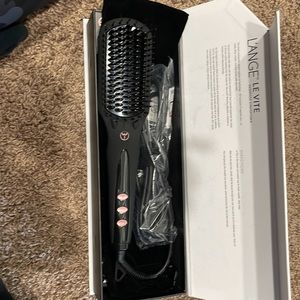 New L’ANGE Le Vite Hairbrush Staighener (Black) incl box & velvet storage bag.